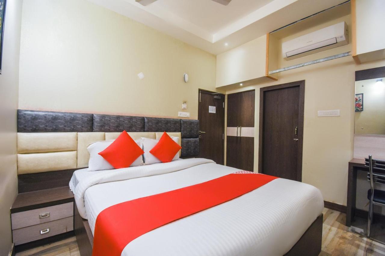 Oyo 64260 Hotel Rajnandini Habra Bagian luar foto