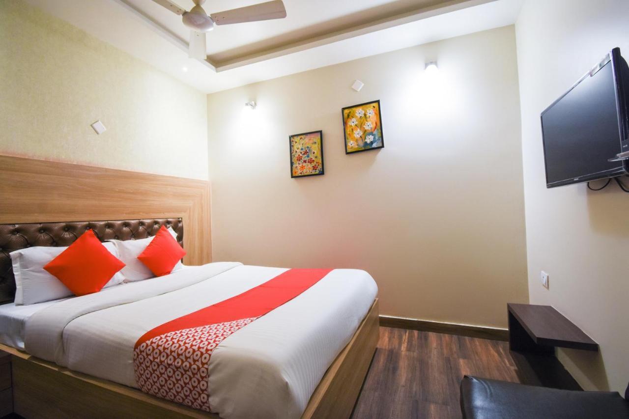 Oyo 64260 Hotel Rajnandini Habra Bagian luar foto