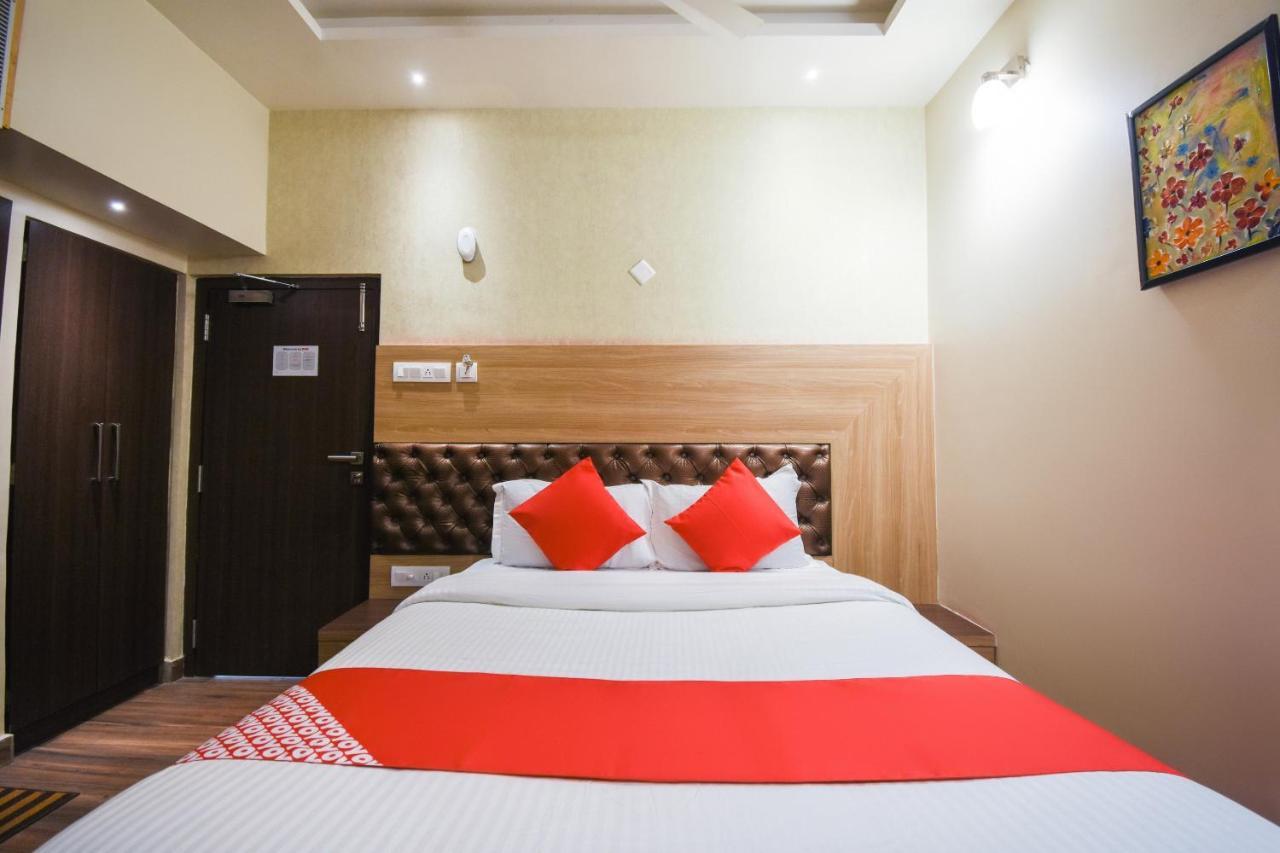 Oyo 64260 Hotel Rajnandini Habra Bagian luar foto