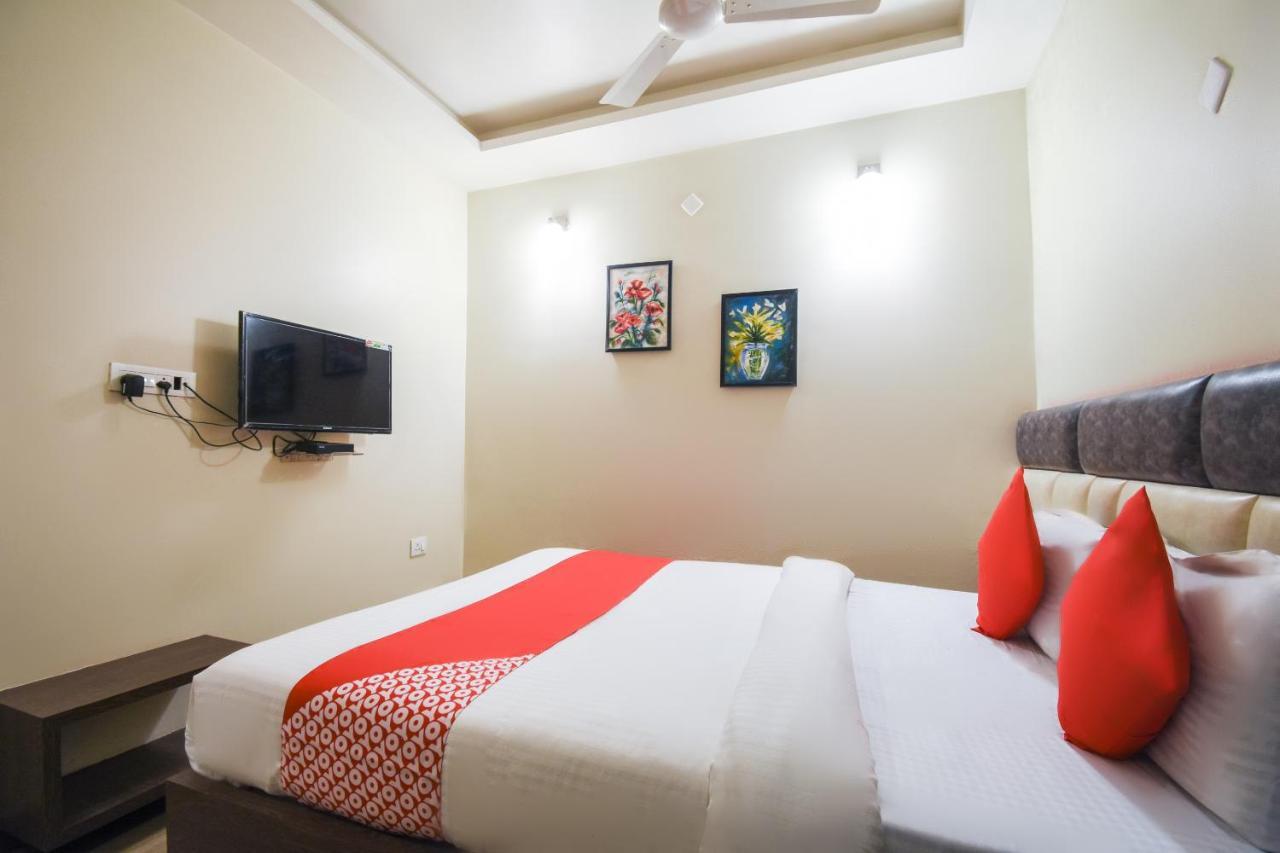 Oyo 64260 Hotel Rajnandini Habra Bagian luar foto