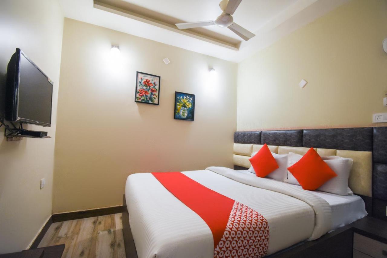 Oyo 64260 Hotel Rajnandini Habra Bagian luar foto