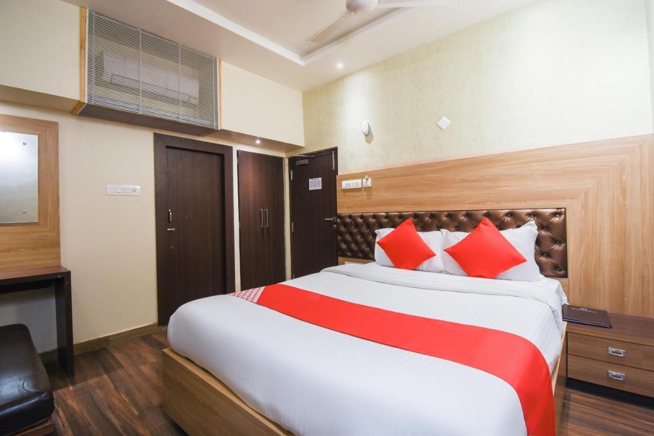 Oyo 64260 Hotel Rajnandini Habra Bagian luar foto