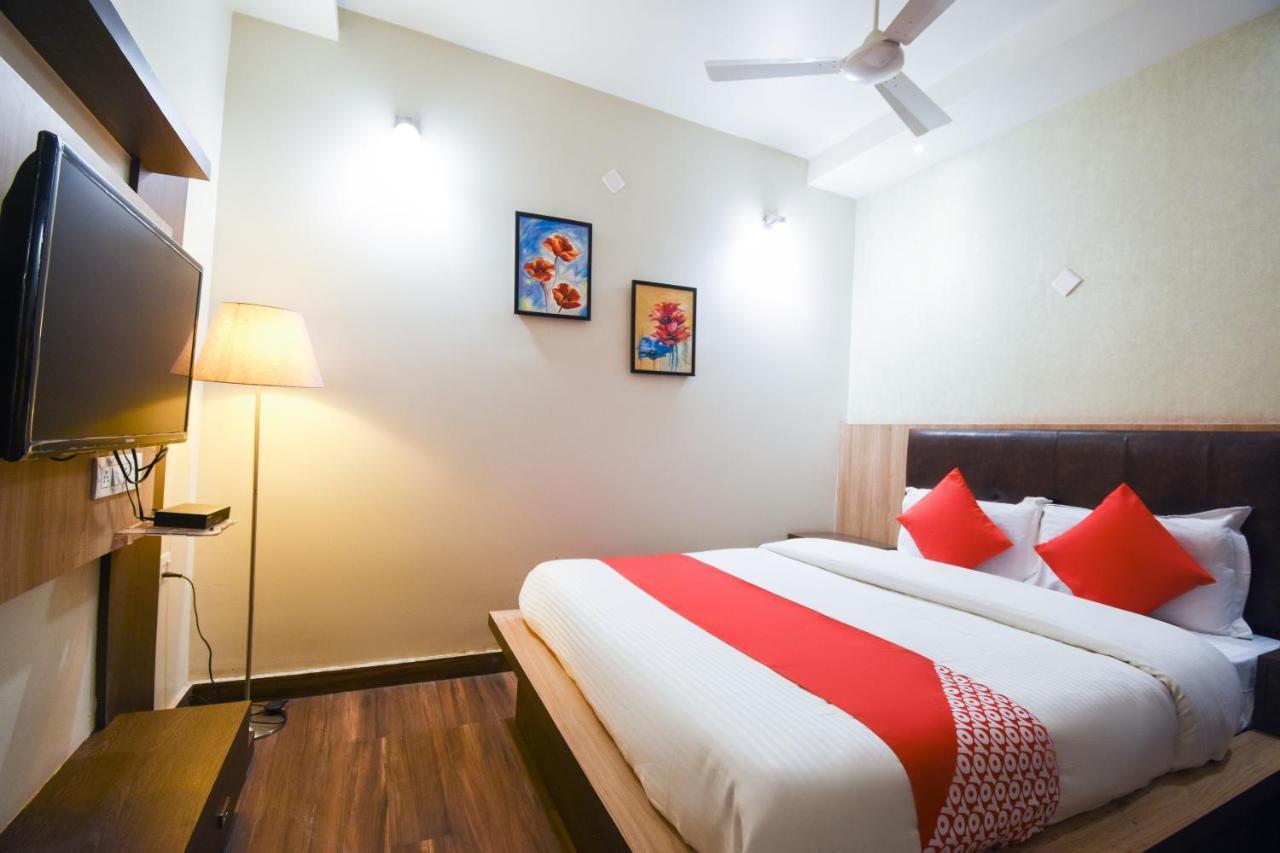 Oyo 64260 Hotel Rajnandini Habra Bagian luar foto