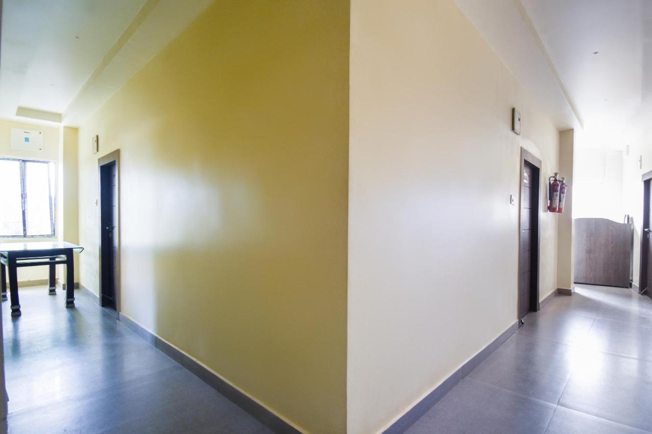 Oyo 64260 Hotel Rajnandini Habra Bagian luar foto