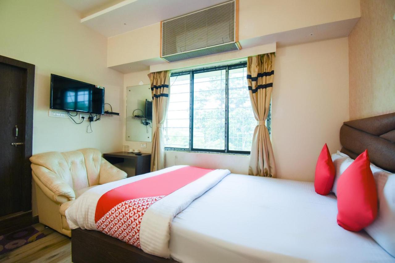 Oyo 64260 Hotel Rajnandini Habra Bagian luar foto