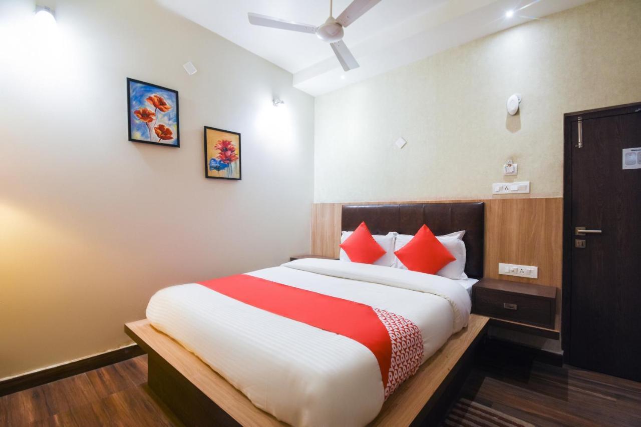 Oyo 64260 Hotel Rajnandini Habra Bagian luar foto