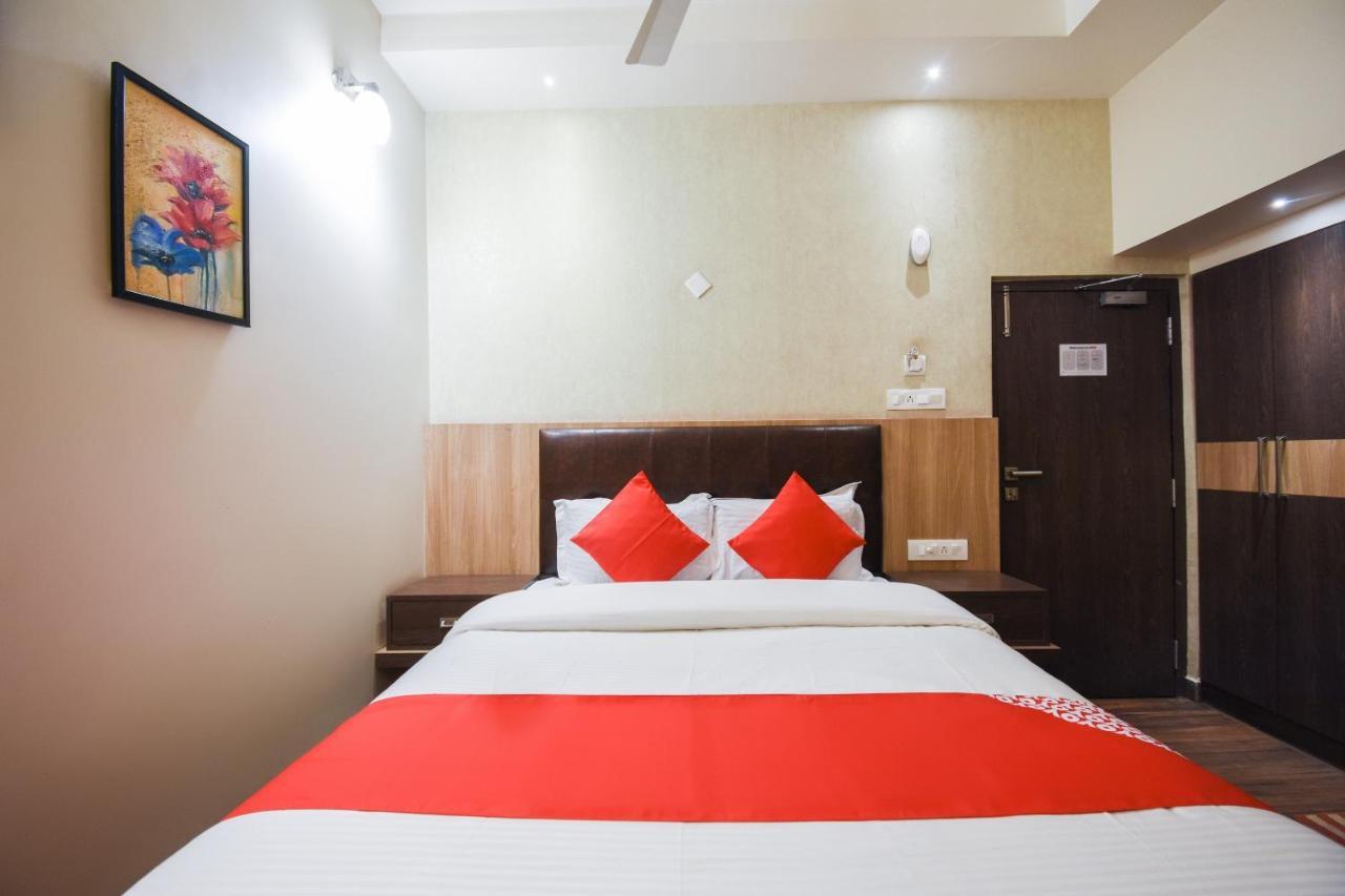 Oyo 64260 Hotel Rajnandini Habra Bagian luar foto