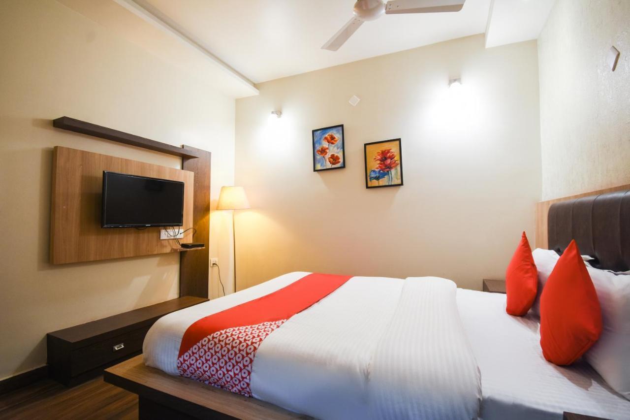 Oyo 64260 Hotel Rajnandini Habra Bagian luar foto